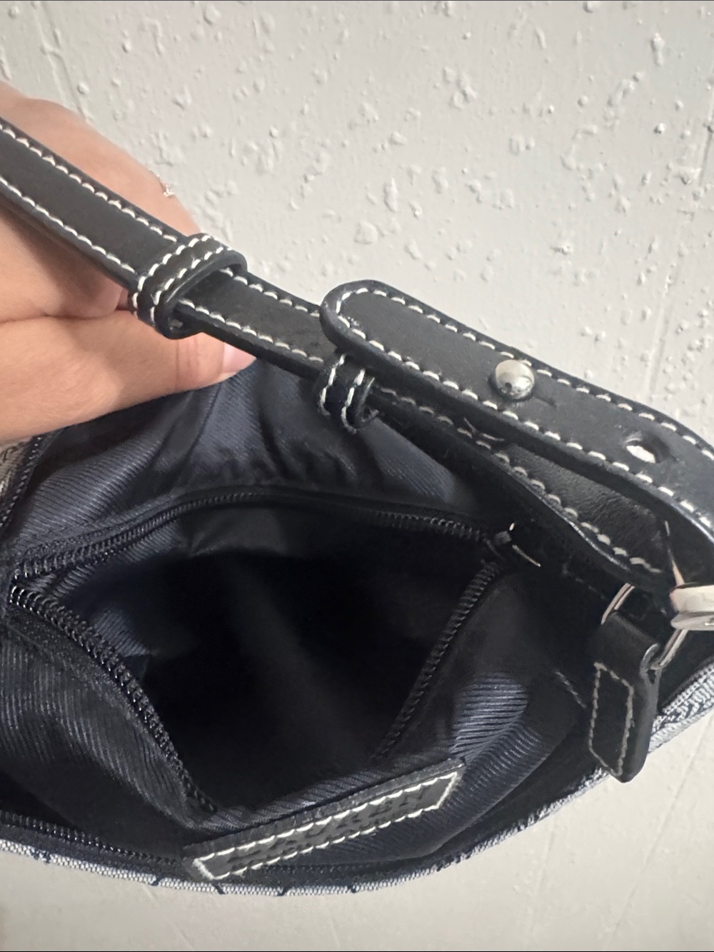 Ralph Lauren Gray Monogram Shoulder Bag with Black Trim - Picture 13 of 16